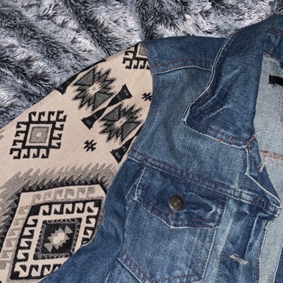 Pattern Sleeve Jean Jacket - Picture 4 of 6